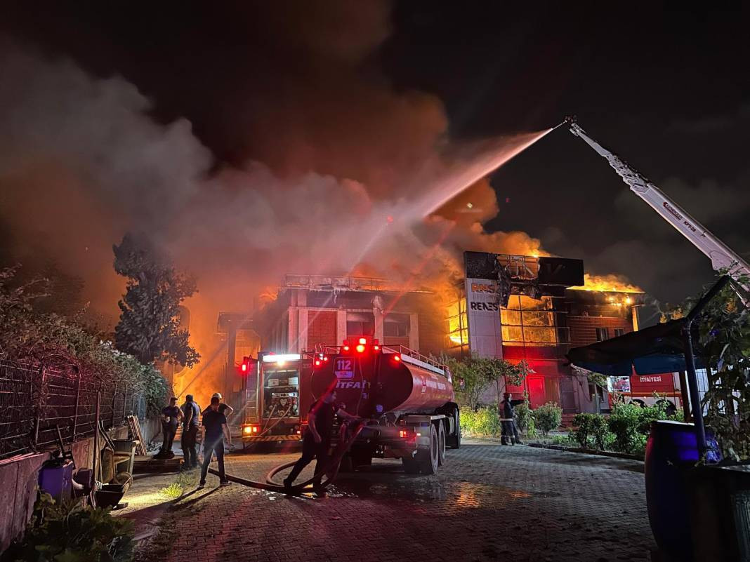 Sakarya’da kozmetik fabrikasında yangın - Resim: 36